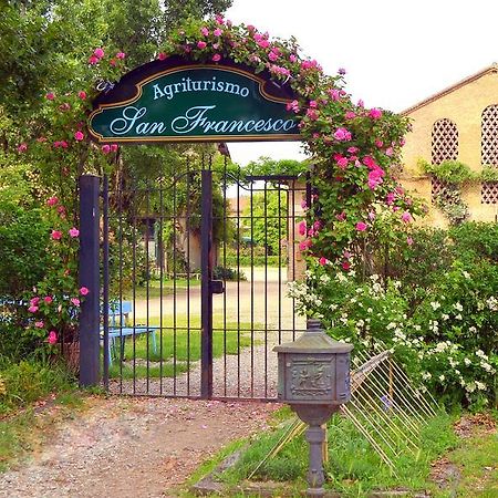 Agriturismo Borgo San Francesco Basiglio Exteriör bild