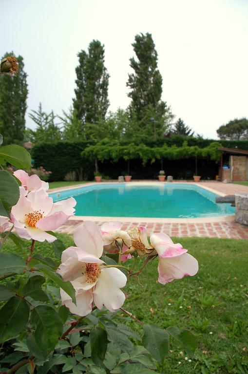 Agriturismo Borgo San Francesco Basiglio Exteriör bild