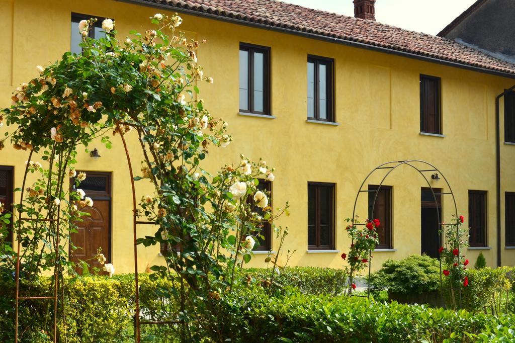Agriturismo Borgo San Francesco Basiglio Exteriör bild