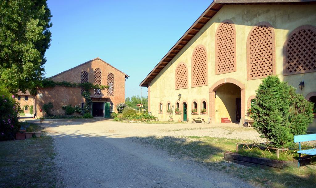 Agriturismo Borgo San Francesco Basiglio Exteriör bild