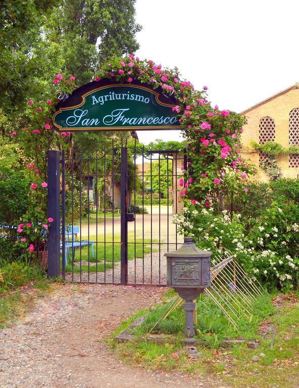 Agriturismo Borgo San Francesco Basiglio Exteriör bild